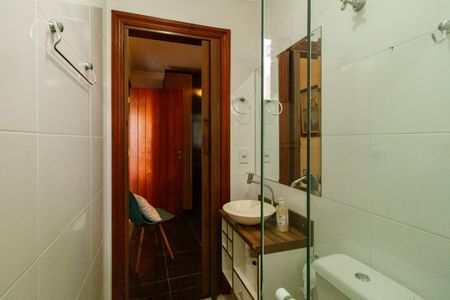 Casa à venda com 420m², 5 quartos e 6 vagasBanheiro Quarto de Serviço