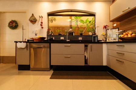 Casa à venda com 420m², 5 quartos e 6 vagasCozinha e Sala de Jantar