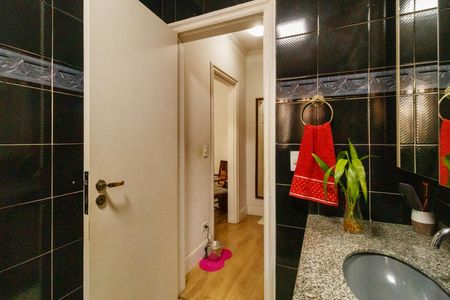 Casa à venda com 420m², 5 quartos e 6 vagasBanheiro da Suíte