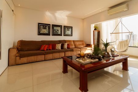 Casa à venda com 420m², 5 quartos e 6 vagasSala