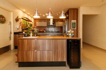 Casa à venda com 420m², 5 quartos e 6 vagasCozinha e Sala de Jantar