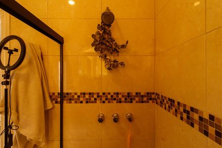 Casa à venda com 420m², 5 quartos e 6 vagasBanheiro da Suíte 4