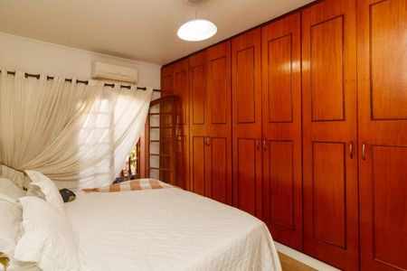 Casa à venda com 420m², 5 quartos e 6 vagasSuíte