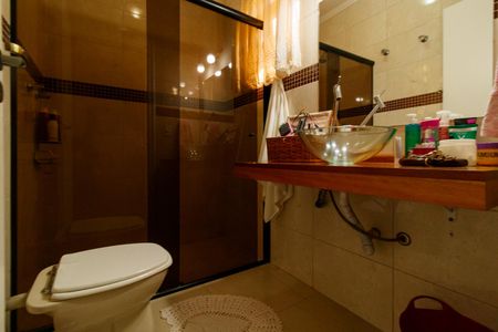 Casa à venda com 420m², 5 quartos e 6 vagasBanheiro da Suíte 3