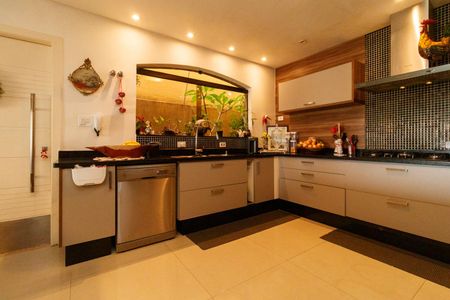 Casa à venda com 420m², 5 quartos e 6 vagasCozinha e Sala de Jantar