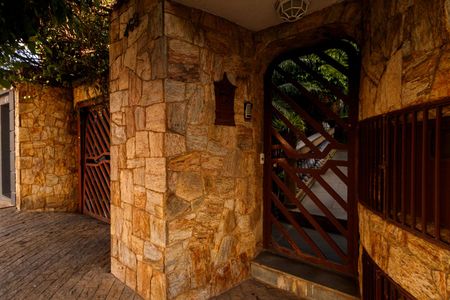 Casa à venda com 420m², 5 quartos e 6 vagasFachada