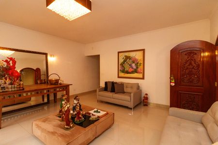 Casa à venda com 420m², 5 quartos e 6 vagasSala