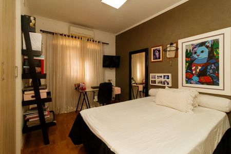 Casa à venda com 420m², 5 quartos e 6 vagasSuíte 2