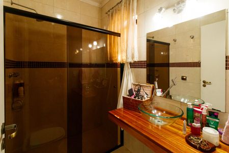 Casa à venda com 420m², 5 quartos e 6 vagasBanheiro da Suíte 3