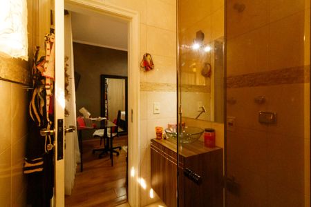 Casa à venda com 420m², 5 quartos e 6 vagasBanheiro da Suíte 2