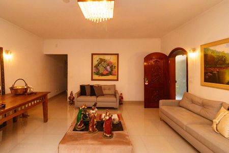 Casa à venda com 420m², 5 quartos e 6 vagasSala