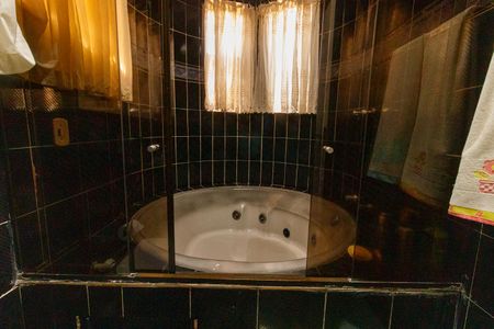 Casa à venda com 420m², 5 quartos e 6 vagasBanheiro da Suíte