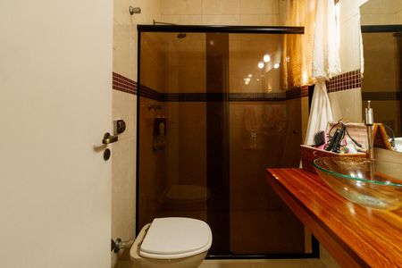 Casa à venda com 420m², 5 quartos e 6 vagasBanheiro da Suíte 3