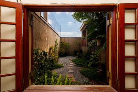 Casa à venda com 420m², 5 quartos e 6 vagasÁrea externa