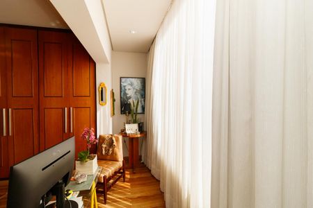 Casa à venda com 420m², 5 quartos e 6 vagasSuíte 4