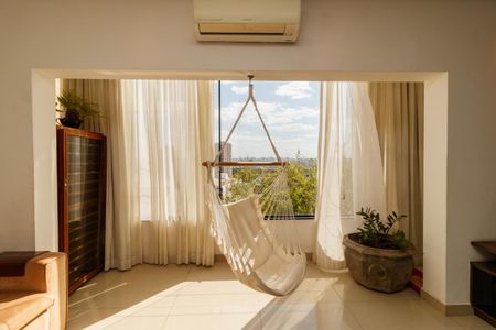 Casa à venda com 420m², 5 quartos e 6 vagasSala