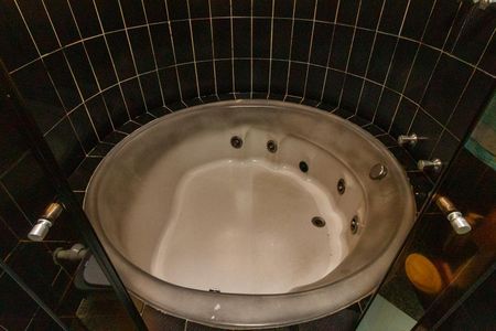 Casa à venda com 420m², 5 quartos e 6 vagasBanheiro da Suíte