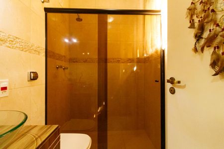 Casa à venda com 420m², 5 quartos e 6 vagasBanheiro da Suíte 2