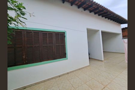 Casa à venda com 136m², 3 quartos e 2 vagas Casa à venda com 136m², 3 quartos e 2 vagasEdícula