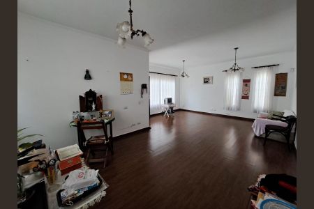 Casa à venda com 136m², 3 quartos e 2 vagas Casa à venda com 136m², 3 quartos e 2 vagasSala