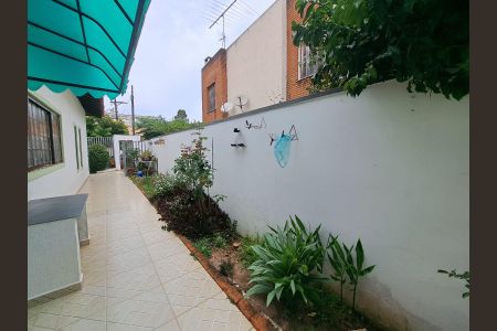 Casa à venda com 136m², 3 quartos e 2 vagas Casa à venda com 136m², 3 quartos e 2 vagasCorredor