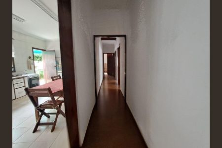 Casa à venda com 136m², 3 quartos e 2 vagas Casa à venda com 136m², 3 quartos e 2 vagasCorredor