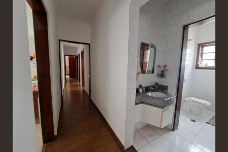 Casa à venda com 136m², 3 quartos e 2 vagas Casa à venda com 136m², 3 quartos e 2 vagasCorredor