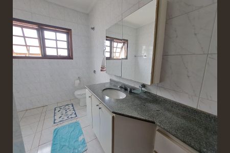 Casa à venda com 136m², 3 quartos e 2 vagas Casa à venda com 136m², 3 quartos e 2 vagasBanheiro