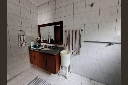 Casa à venda com 136m², 3 quartos e 2 vagas Casa à venda com 136m², 3 quartos e 2 vagasBanheiro da Suíte