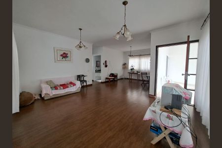Casa à venda com 136m², 3 quartos e 2 vagas Casa à venda com 136m², 3 quartos e 2 vagasSala