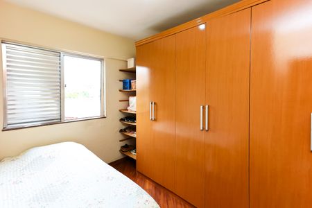Quarto 1 de apartamento para alugar com 2 quartos, 60m² em Parque Assuncao, Taboão da Serra