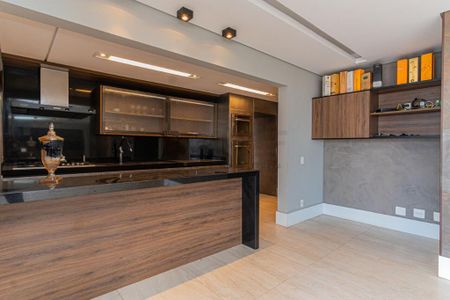 Apartamento à venda com 131m², 3 quartos e sem vaga