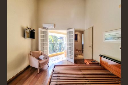 Casa à venda com 4 quartos, 390m² em Santo Amaro, São Paulo