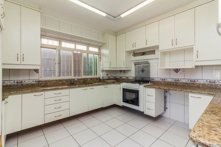 Casa à venda com 3 quartos, 300m² em Pacaembu, São Paulo