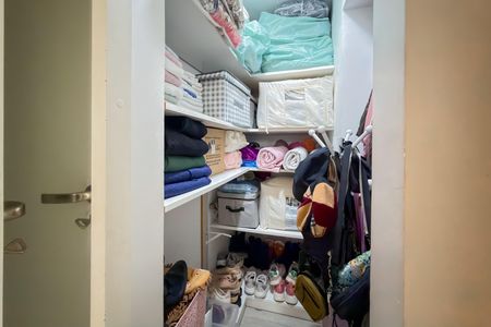 Apartamento à venda com 107m², 3 quartos e 1 vaga Apartamento à venda com 107m², 3 quartos e 1 vagaCloset da suíte