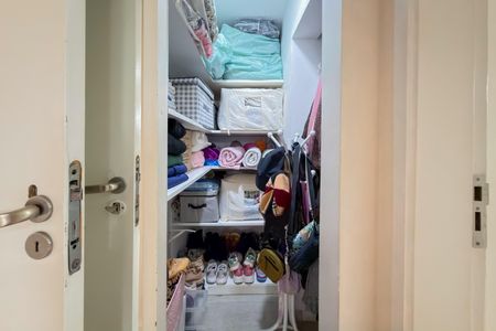 Apartamento à venda com 107m², 3 quartos e 1 vaga Apartamento à venda com 107m², 3 quartos e 1 vagaCloset da suíte