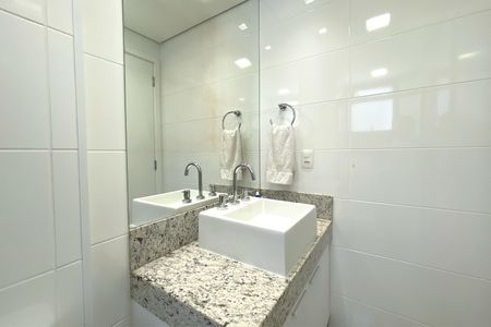 Apartamento à venda com 90m², 2 quartos e 2 vagasBanheiro da Suíte 2