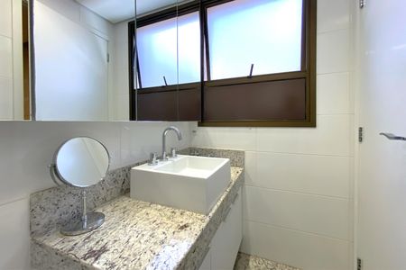 Apartamento à venda com 90m², 2 quartos e 2 vagasBanheiro da Suíte 1