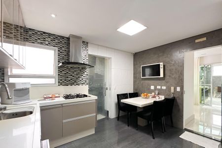 Apartamento à venda com 290m², 2 quartos e 3 vagasCozinha