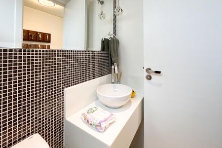 Apartamento à venda com 290m², 2 quartos e 3 vagasBanheiro da Suíte 2