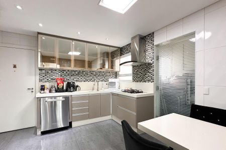 Apartamento à venda com 290m², 2 quartos e 3 vagasCozinha