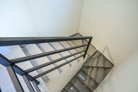 Casa de condomínio à venda com 300m², 3 quartos e 2 vagasEscada