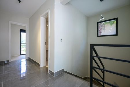 Casa de condomínio à venda com 300m², 3 quartos e 2 vagasCorredor