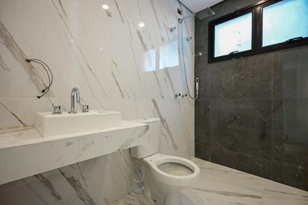 Casa de condomínio à venda com 300m², 3 quartos e 2 vagasBanheiro