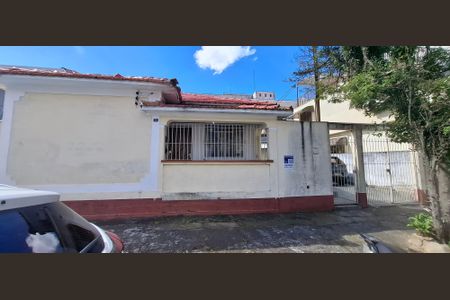 Casa à venda com 145m², 2 quartos e 2 vagas Casa à venda com 145m², 2 quartos e 2 vagasFachada