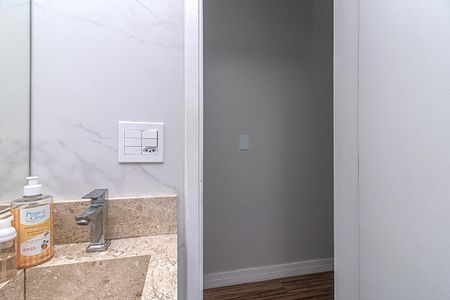 Apartamento à venda com 56m², 2 quartos e 1 vaga Apartamento à venda com 56m², 2 quartos e 1 vagabanheiro social_4