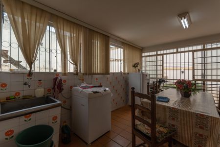 Casa à venda com 430m², 3 quartos e 2 vagasLavanderia