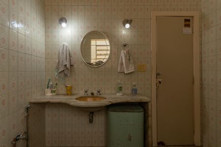 Casa à venda com 430m², 3 quartos e 2 vagasBanheiro Social