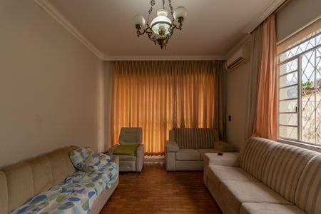 Sala de casa à venda com 3 quartos, 430m² em Glória, Belo Horizonte