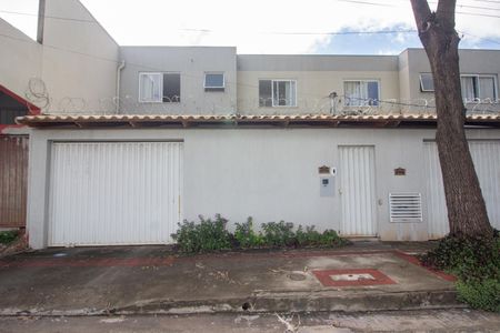 Casa à venda com 100m², 3 quartos e 2 vagasFachada